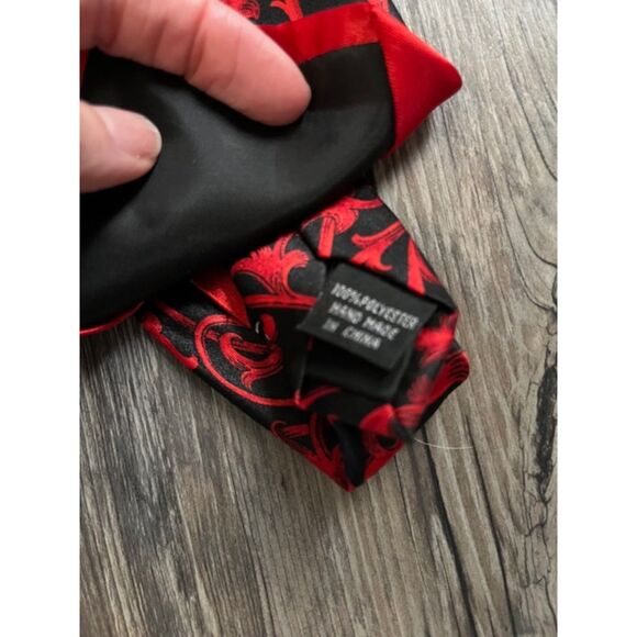 Porta Rossa Mens Black and Red Paisley Stripe Design Neck Tie - Picture 3 of 3